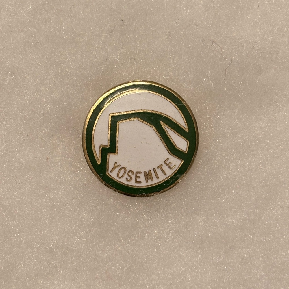 Vintage 1978 Yosemite Ski Trail Pin Green White Gold Enamel